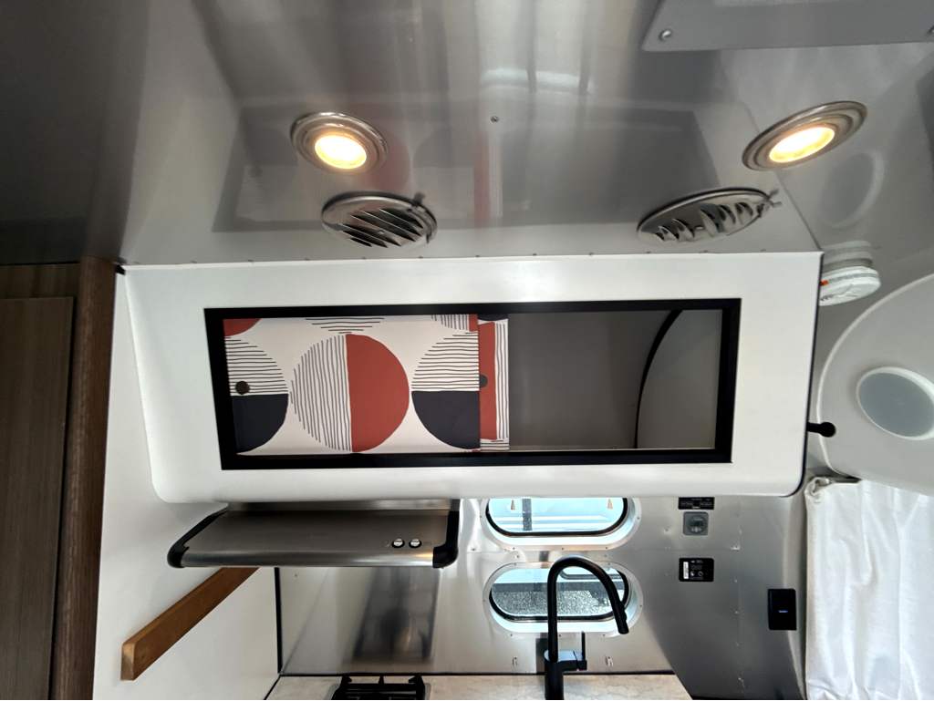 2022 AIRSTREAM CARAVEL 19CB - Image 16