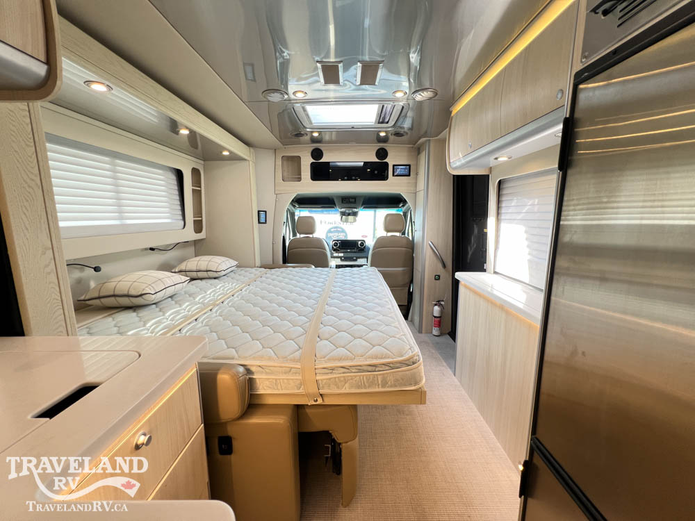 2025 AIRSTREAM ATLAS MURPHY SUITE E1 - Image 4