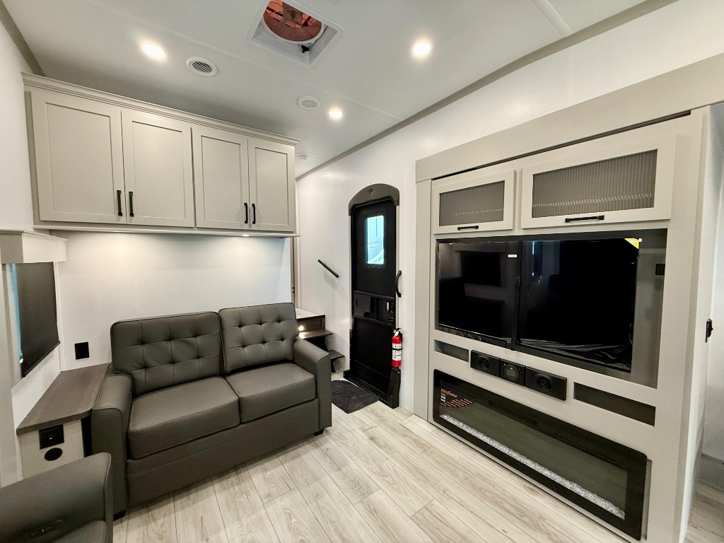 2026 High Country 325RK - Image 14
