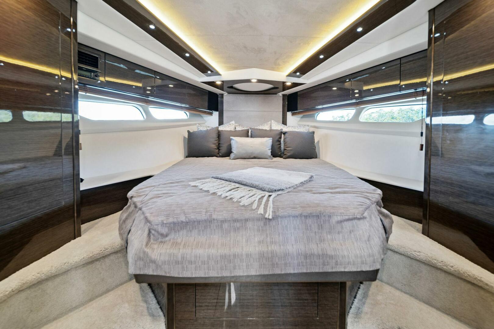 2019 Cruisers Yachts 45 Cantius - Image 43