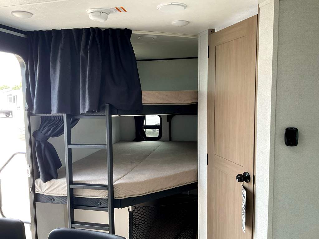 2027 JAYCO Jay Feather 25BH - Image 15