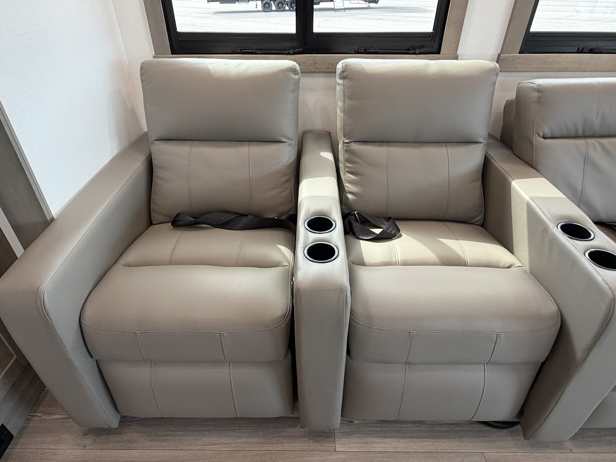 2027 JAYCO PRECEPT 36C - Image 24