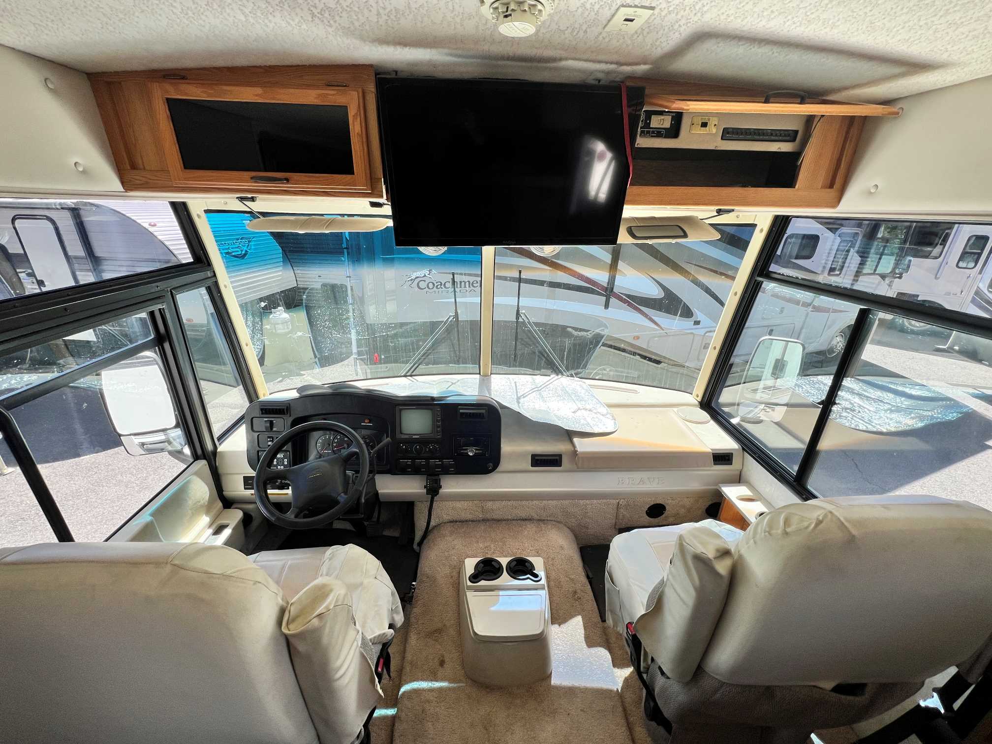2004 Winnebago Brave 32V - Image 5