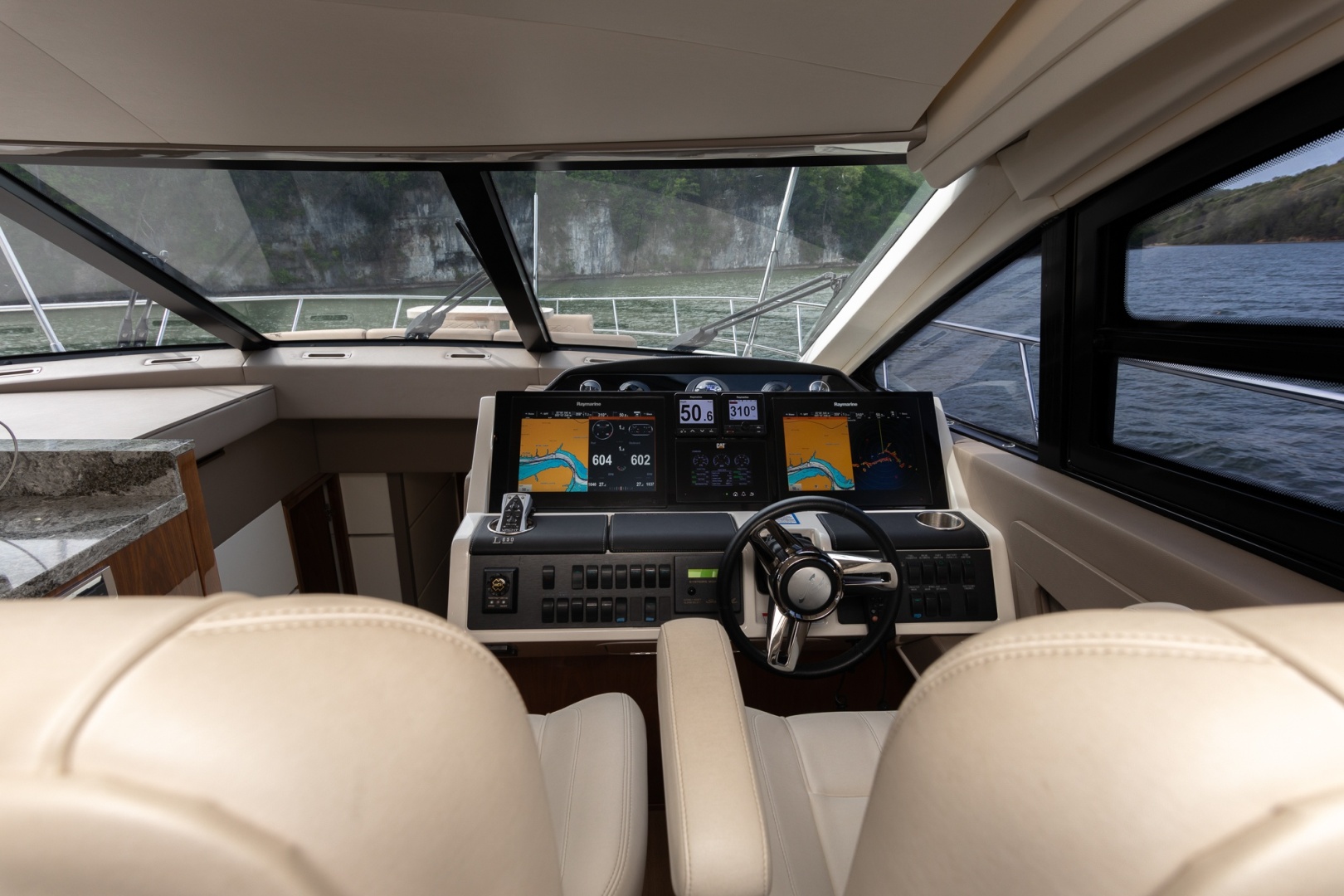 2018 Sea Ray L650 FLY - Image 26