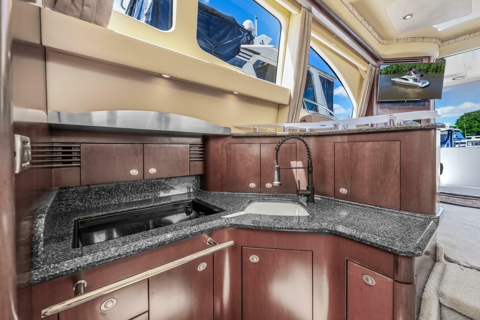 2005 Sea Ray 420 Sedan Bridge - Image 19