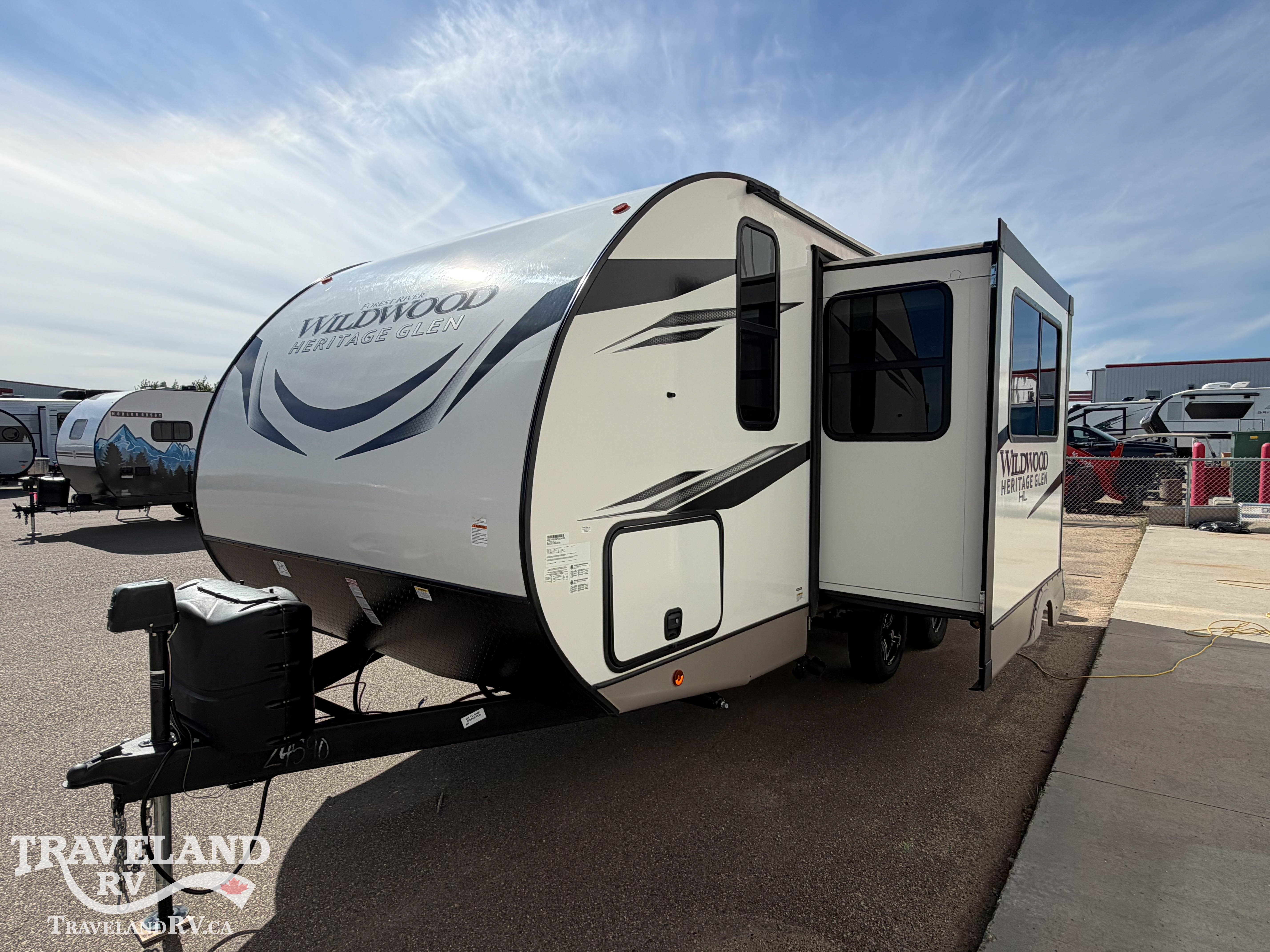 2023 WIILDWOOD LAMINATED HERITAGE GLEN SERIES 19RBHL - Image 6