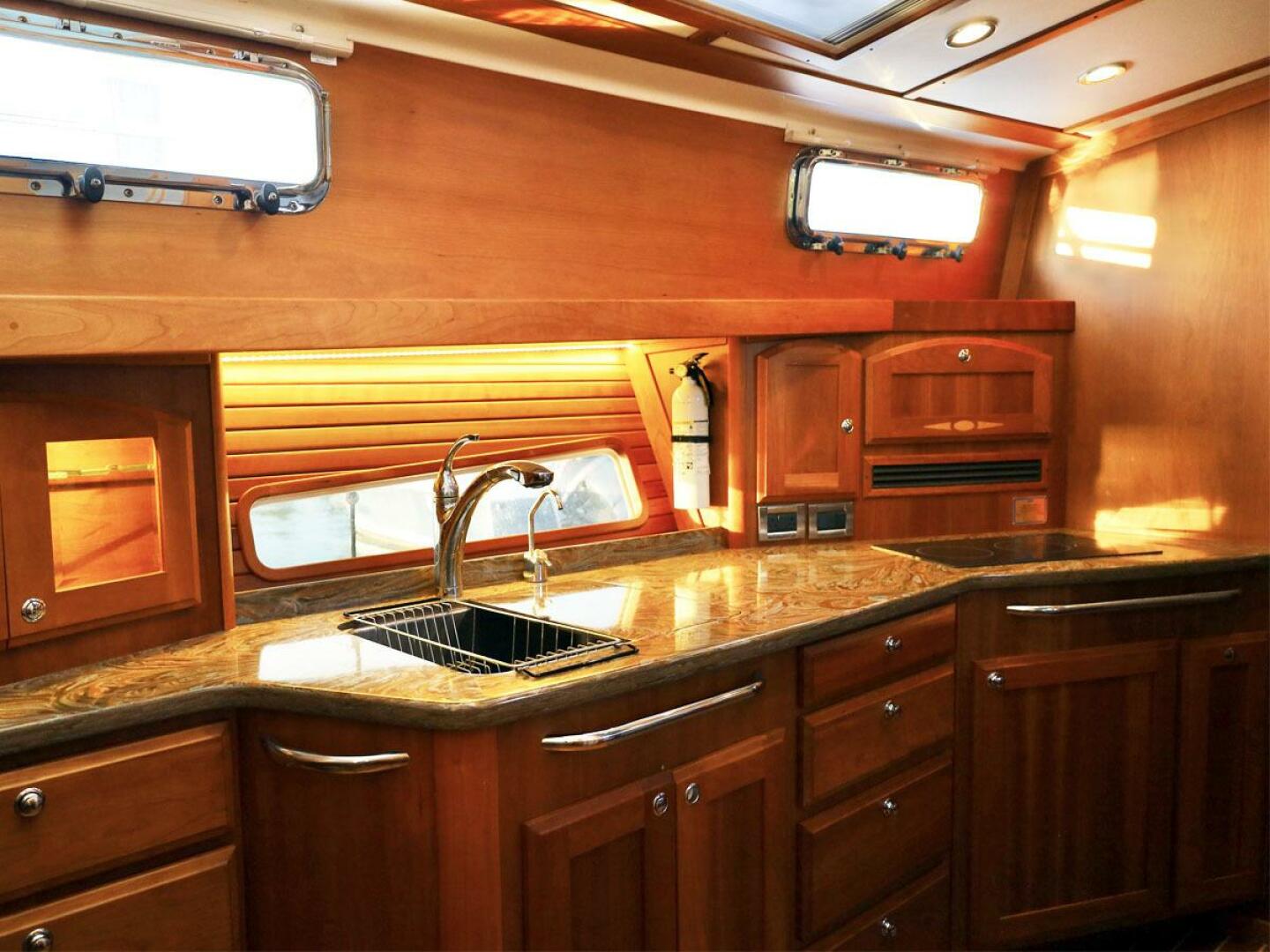 2018 Sabre 48 Flybridge Sedan - Image 13