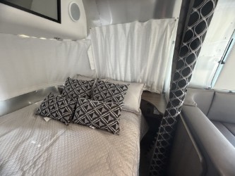 2022 AIRSTREAM CARAVEL 22FB - Image 18