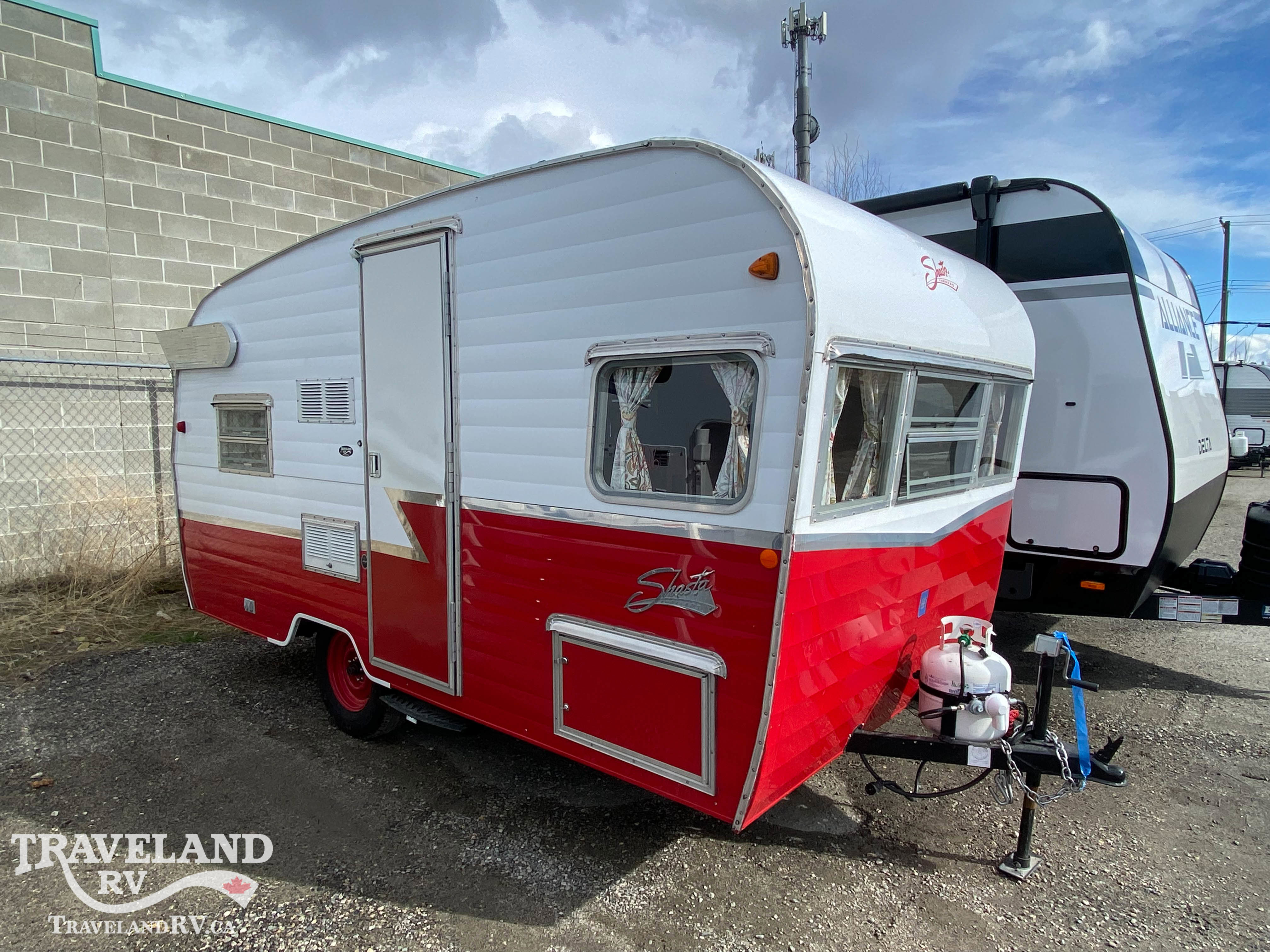 2015 FOREST RIVER SHASTA AIRFLYTE 16 - Image 2