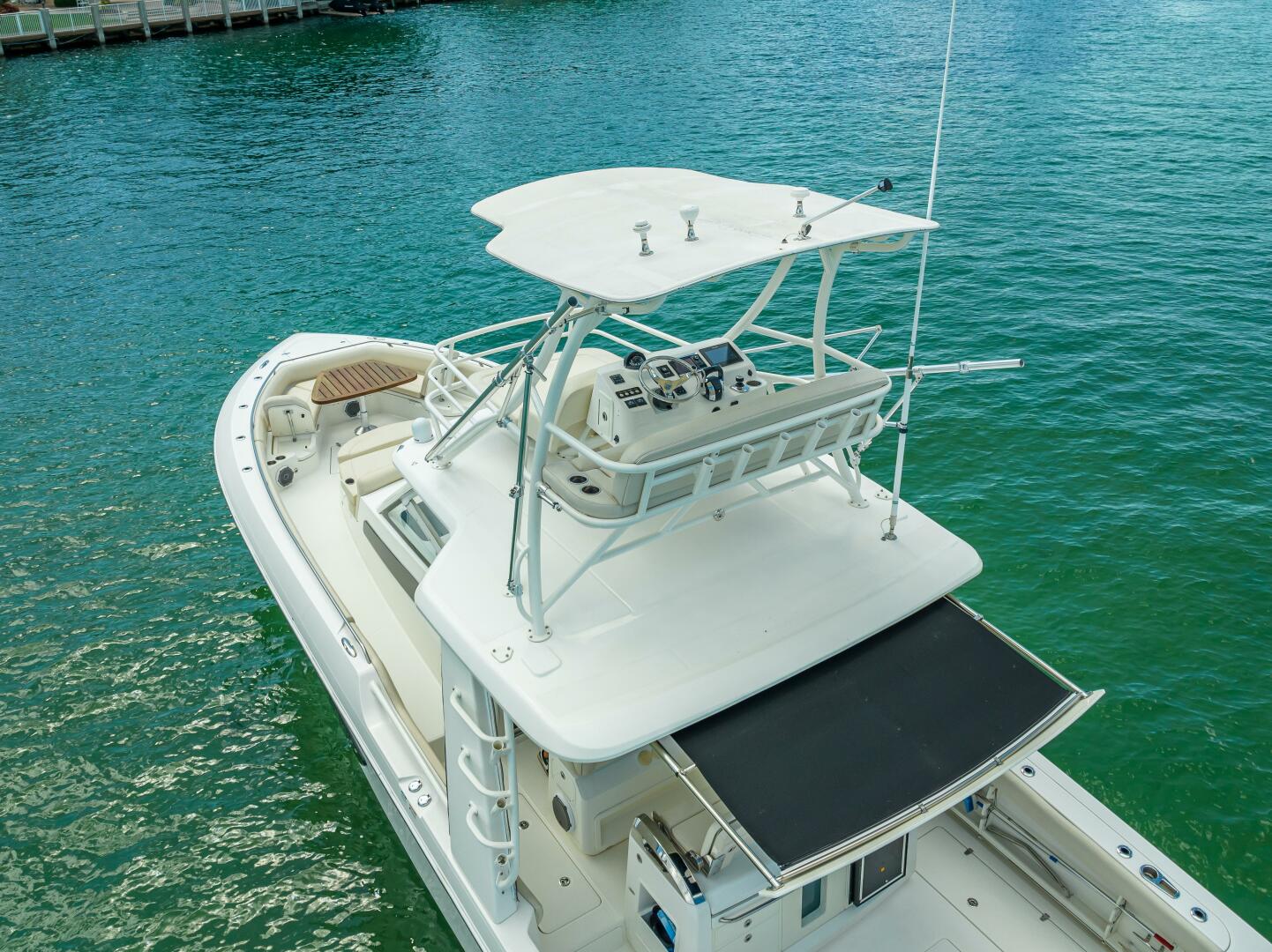 2016 Boston Whaler - Image 25
