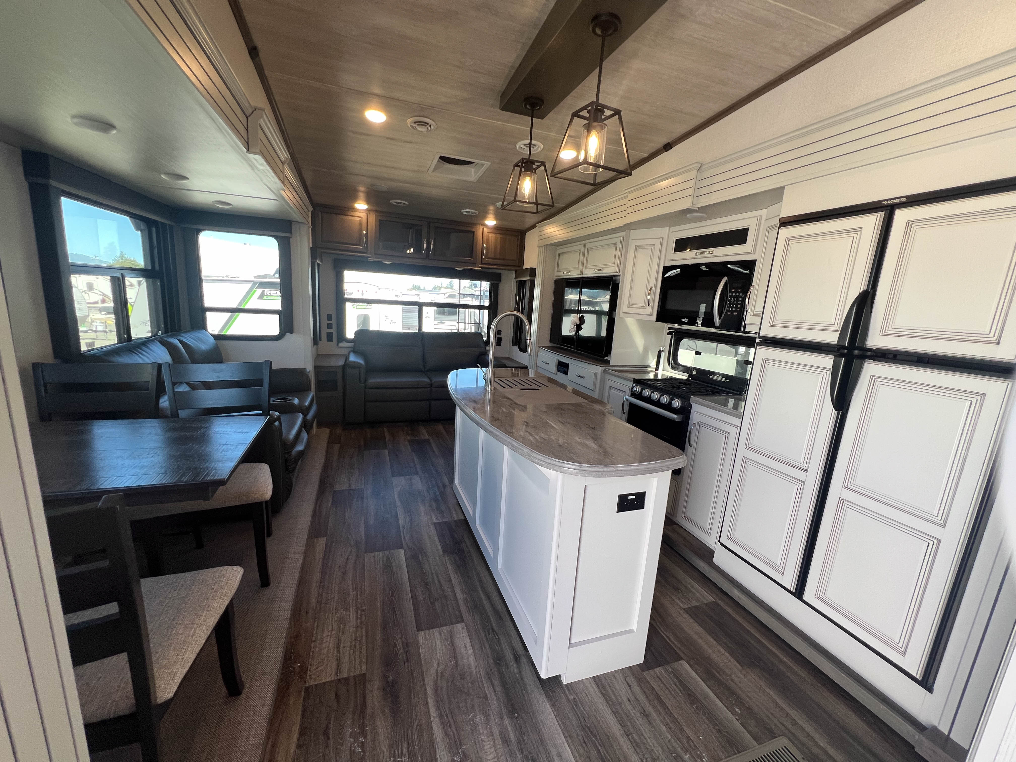 2022 Keystone Cougar East 290RLS - Image 3