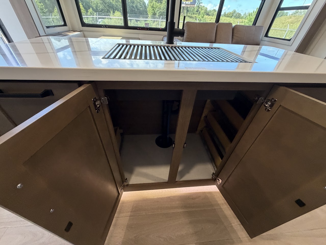2027 VENTURE RV SPORTTREK 343VIB - Image 32