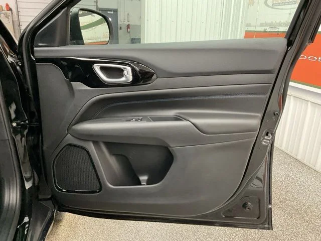 2026 Jeep Compass Latitude Altitude 4x4 - Image 37