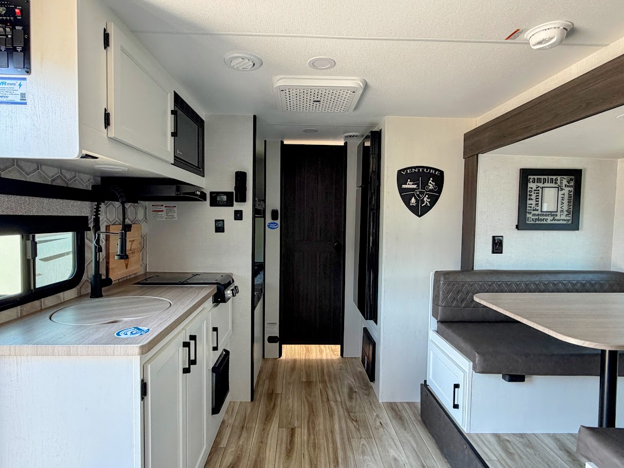 2026 VENTURE RV SPORTTREK STINGER 222VUD - Image 10