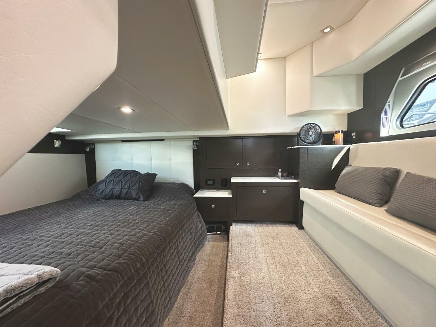 2017 Cruisers Yachts 390 Express Coupe - Image 35
