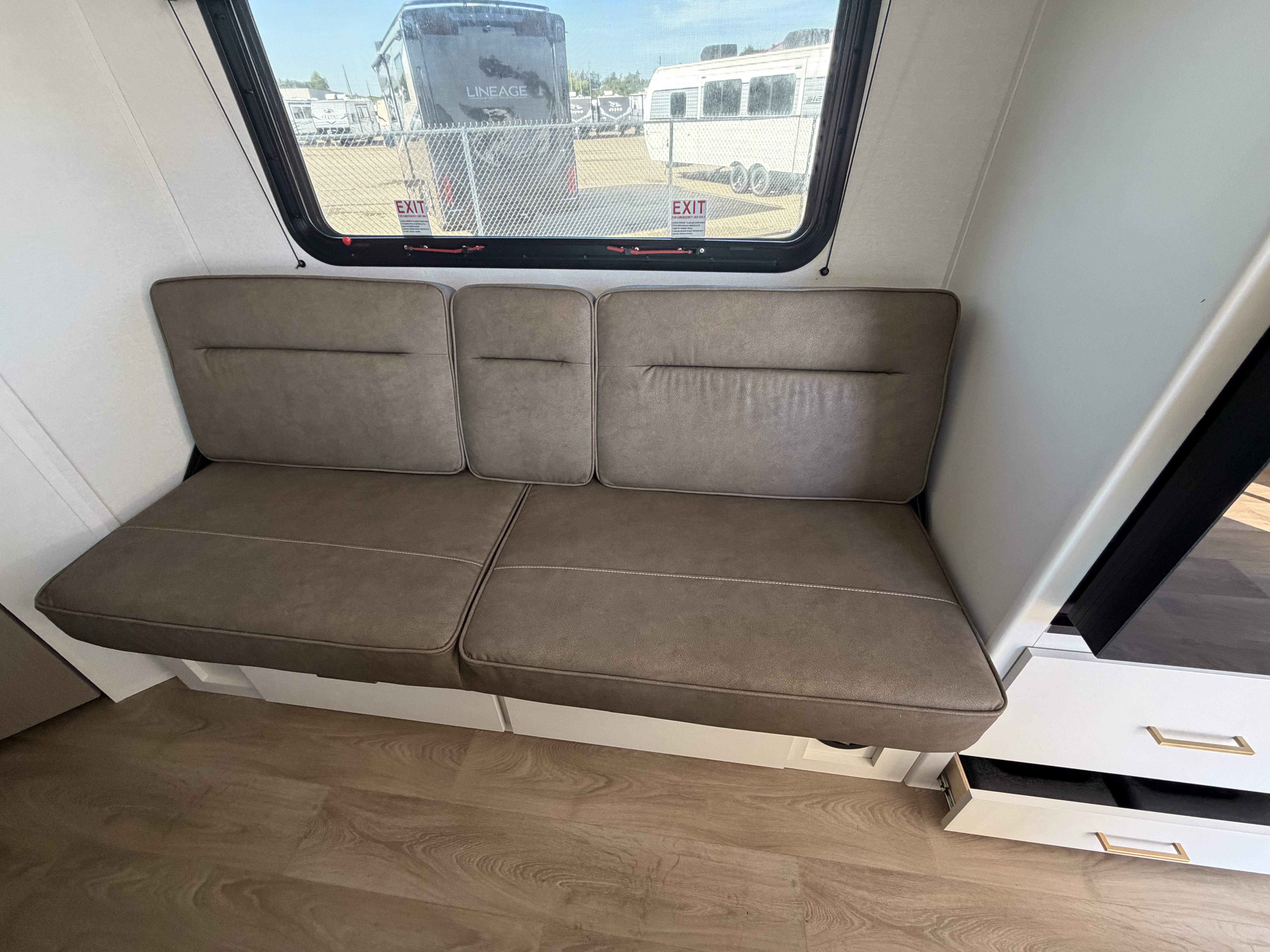 2027 GRAND DESIGN TRANSCEND 24BHX - Image 25