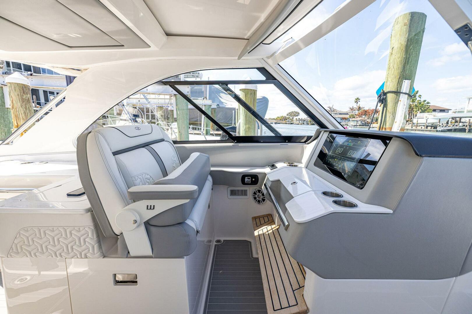 2022 Regal LX 36 - Image 26