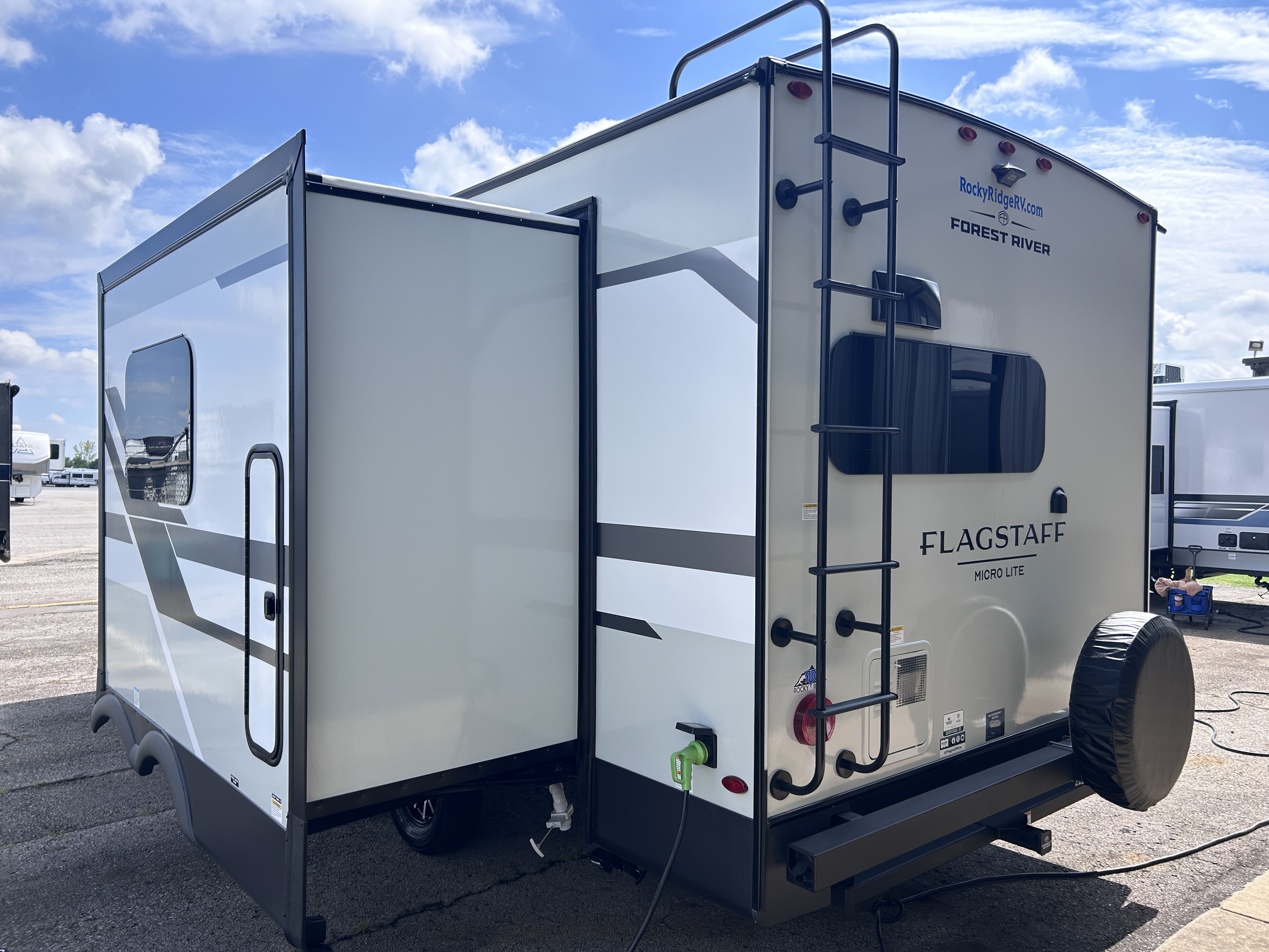 2027 Forest River FLAGSTAFF MICRO-LITE 25SRK - Image 5