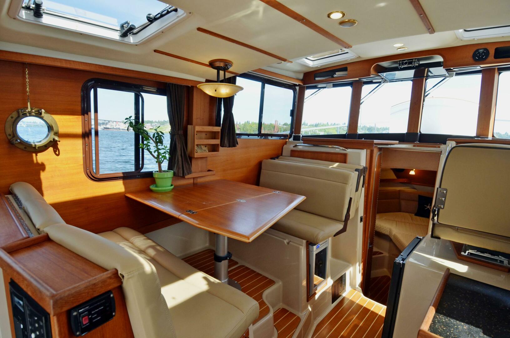 2013 Ranger Tugs R-31 CB - Image 10