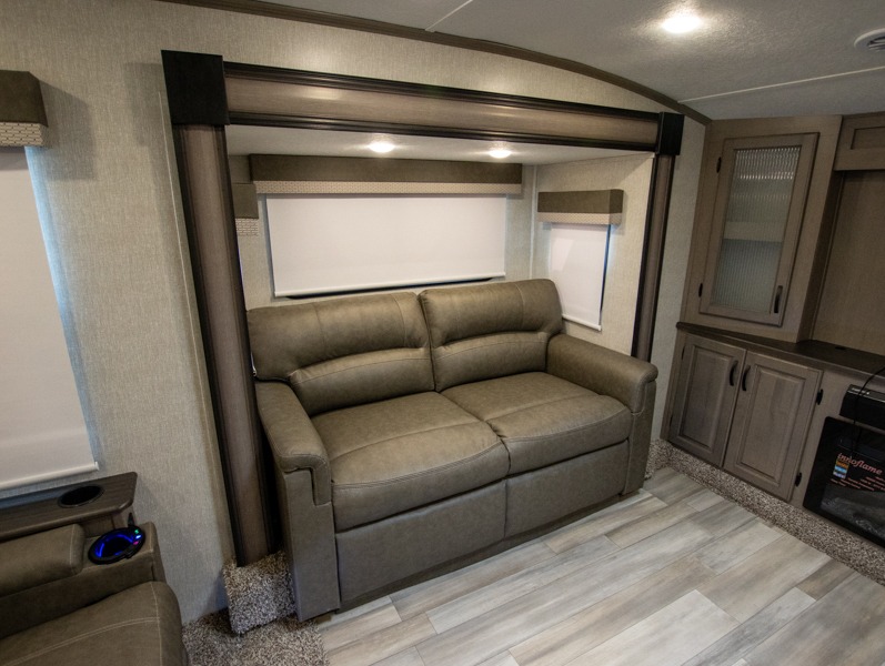 2022 Coachmen Chaparral 334FL - Image 24