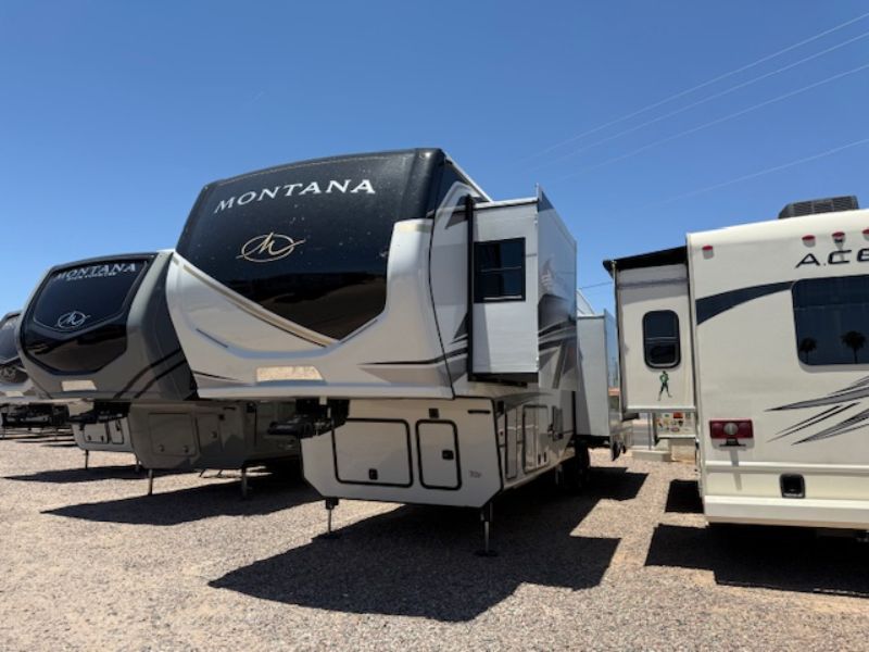 2025 Keystone Montana 3231CK - Image 3