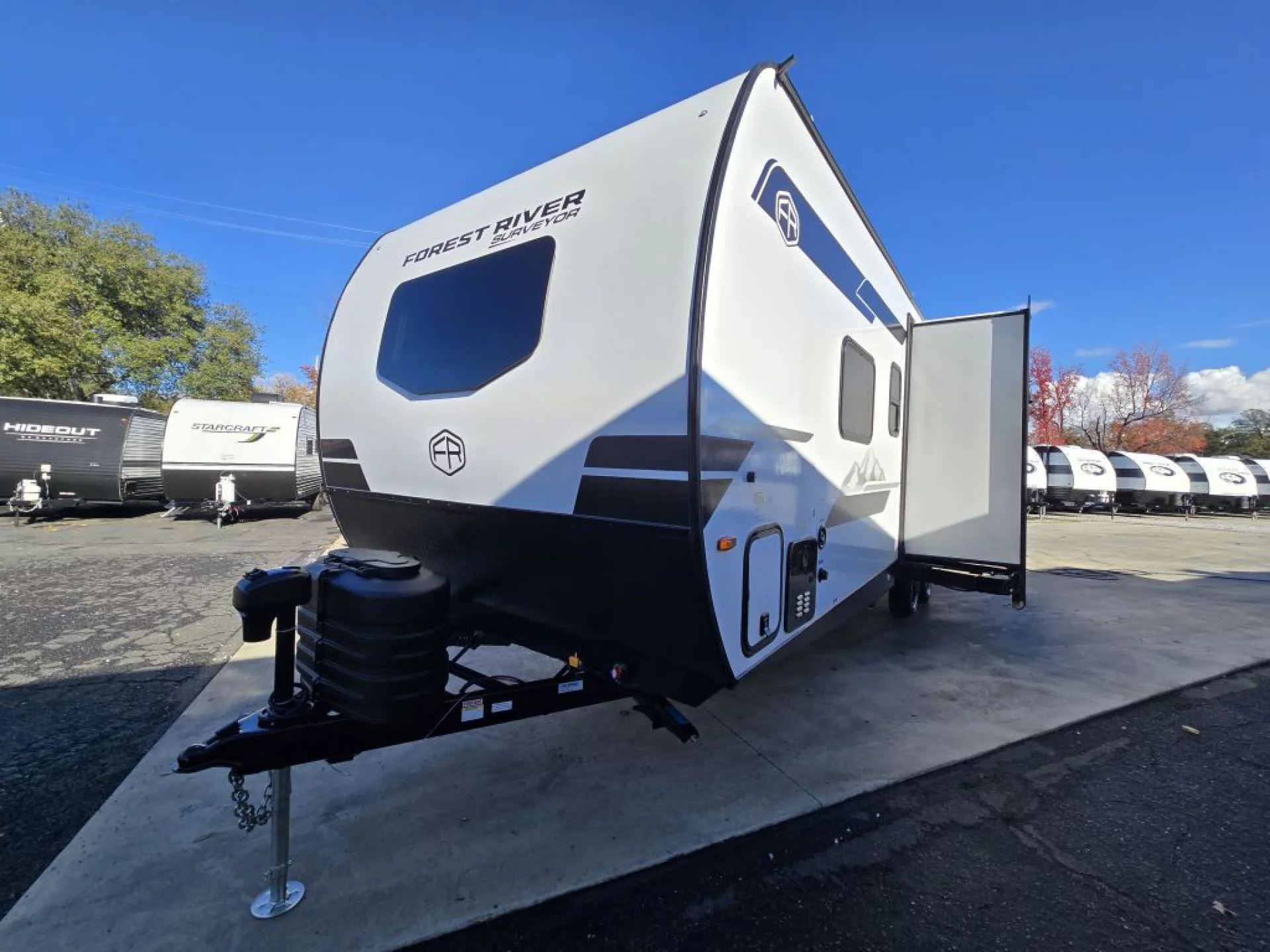 2025 FOREST RIVER SURVEYOR LEGEND 265RBLE - Image 3
