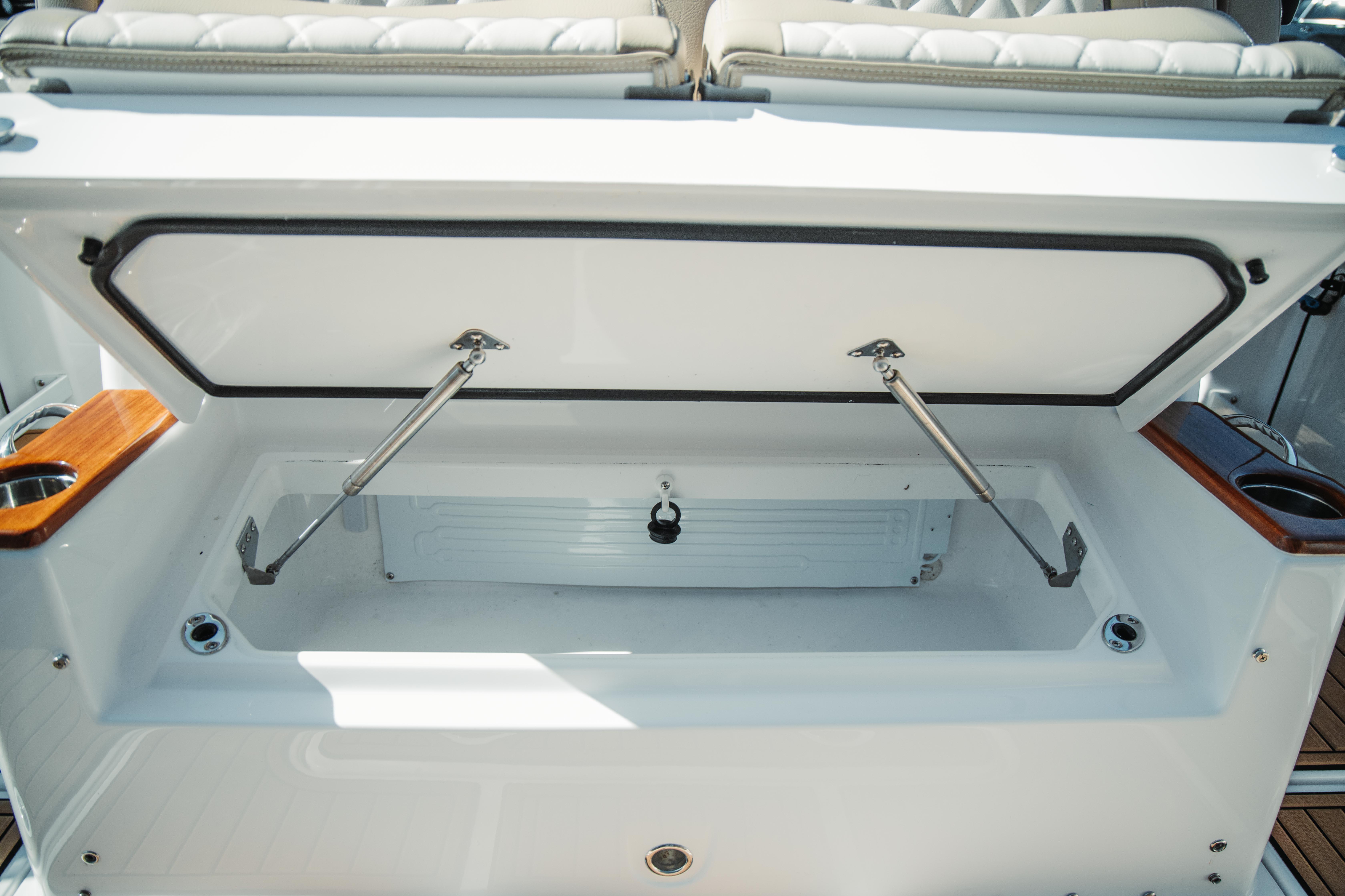 2024 Everglades 315 Center Console Standard - Image 82