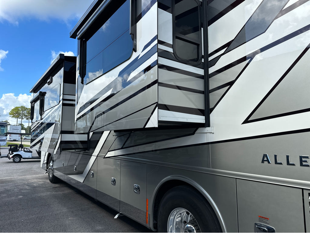 2025 TIFFIN ALLEGRO BUS 40IP - Image 34