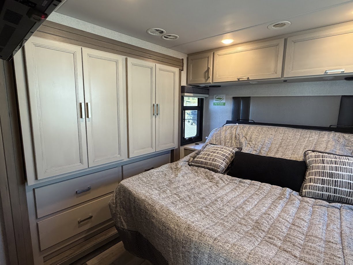 2026 THOR MOTOR COACH PALAZZO 33.5 - Image 46