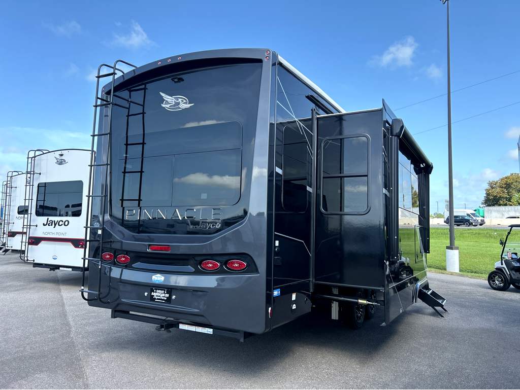 2027 JAYCO PINNACLE 32RLTS - Image 4