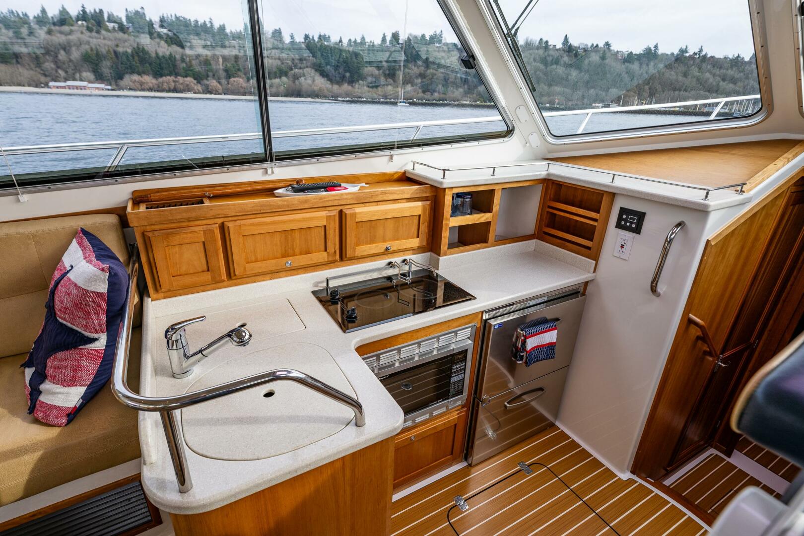 2010 Back Cove 37 - Image 30