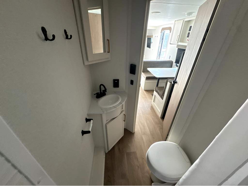 2027 GRAND DESIGN TRANSCEND 24BHX - Image 15