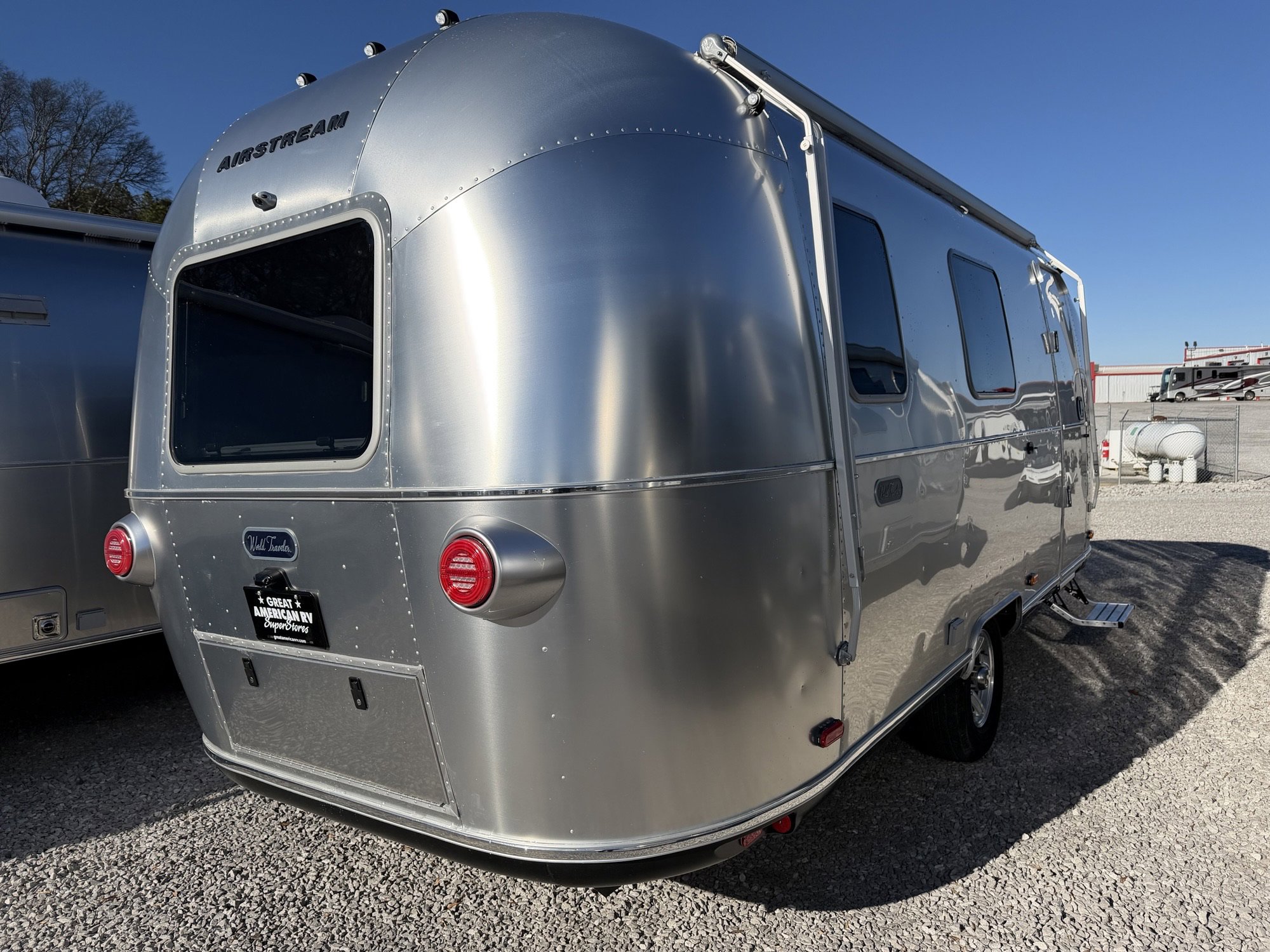 2026 AIRSTREAM WORLD TRAVELERUSA 22RB - Image 10