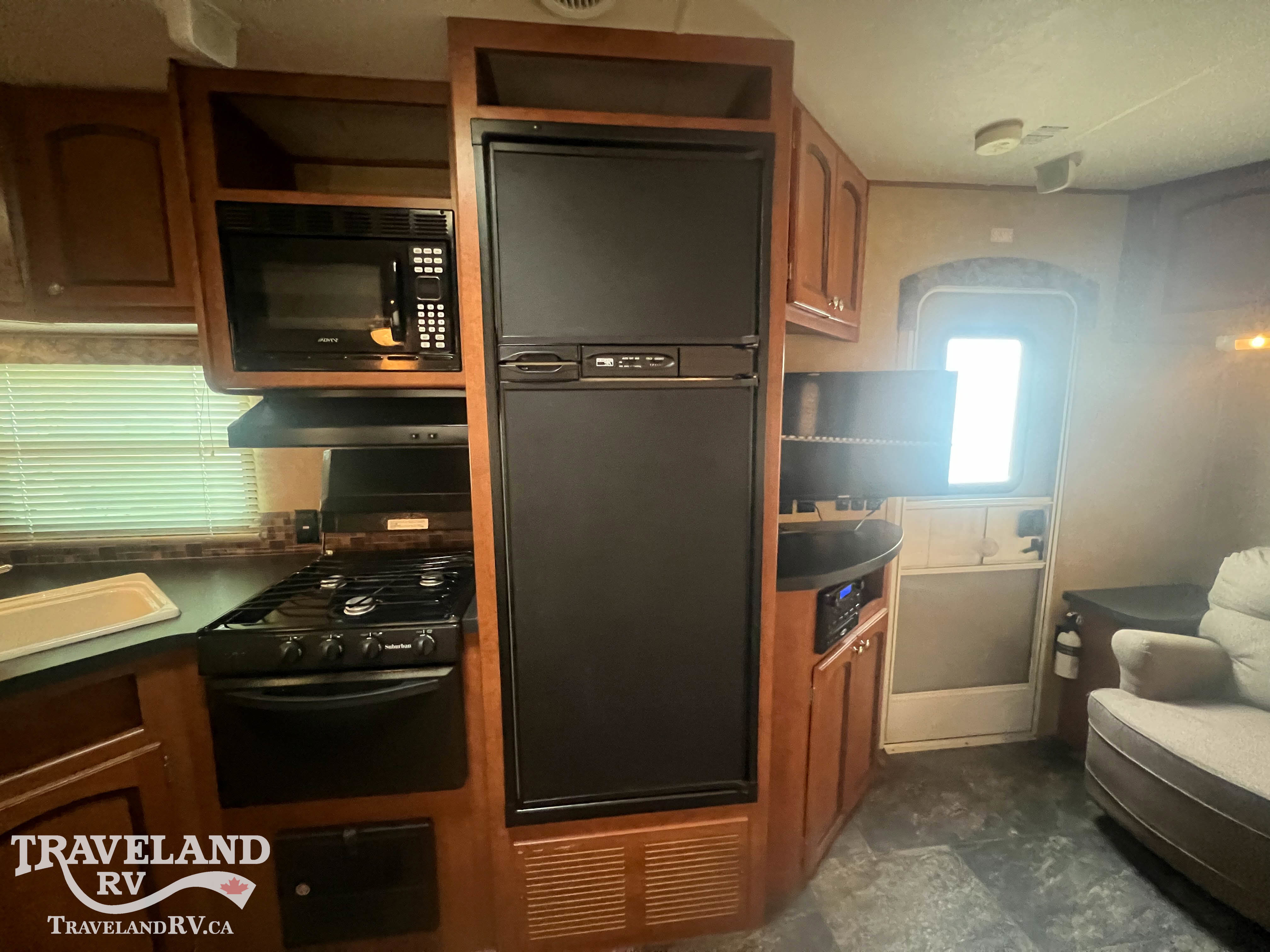 2013 COACHMEN SHASTA REVERE 27RLSS - Image 17