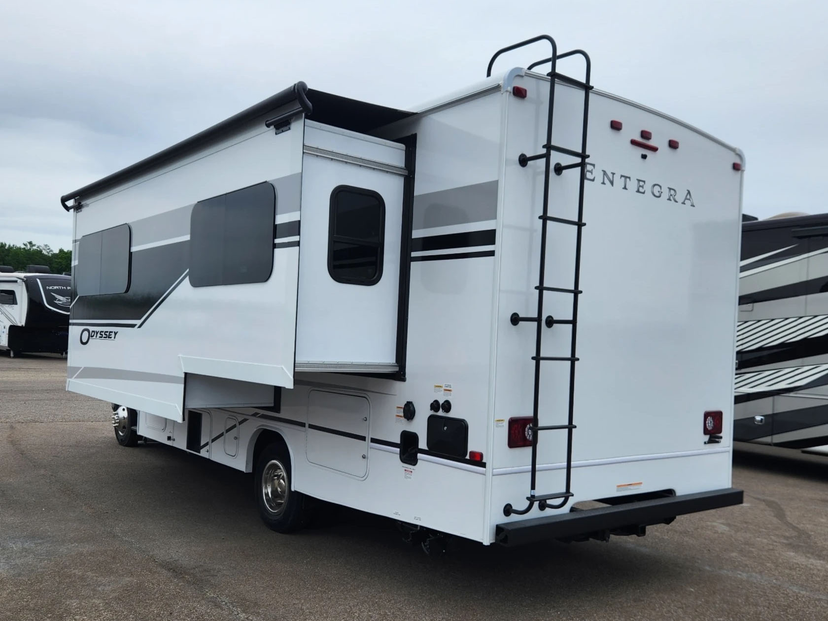 2027 ENTEGRA COACH ODYSSEY 24B - Image 3