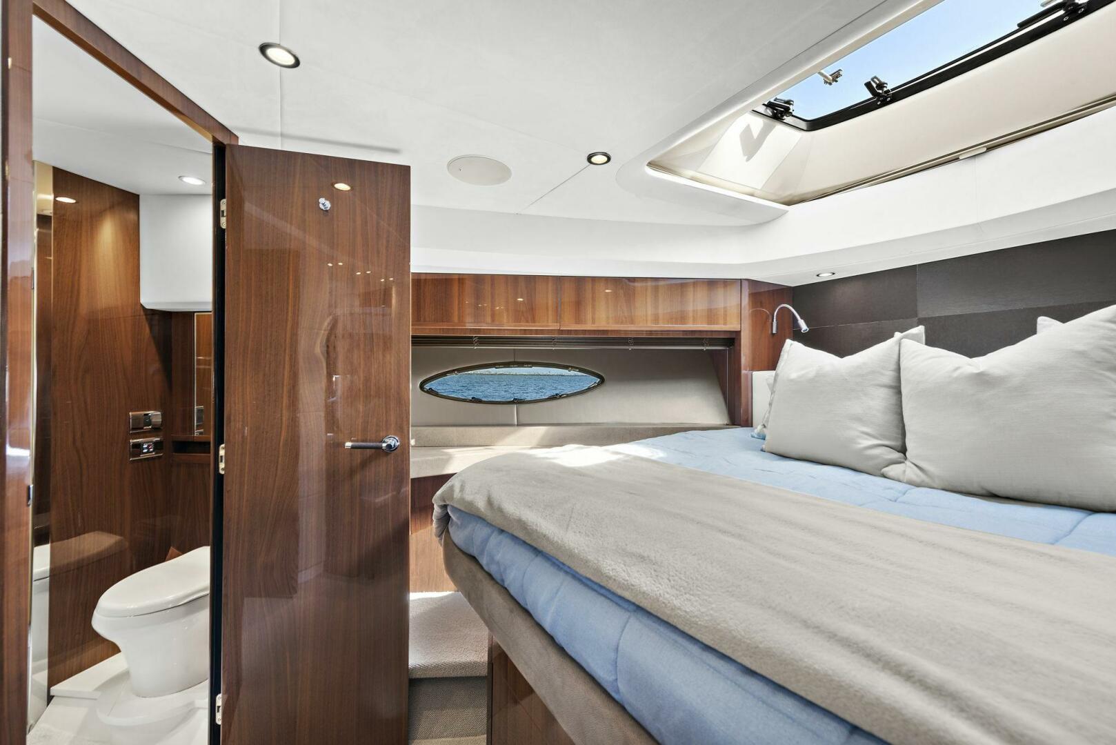 2015 Princess 72 Motoryacht - Image 25