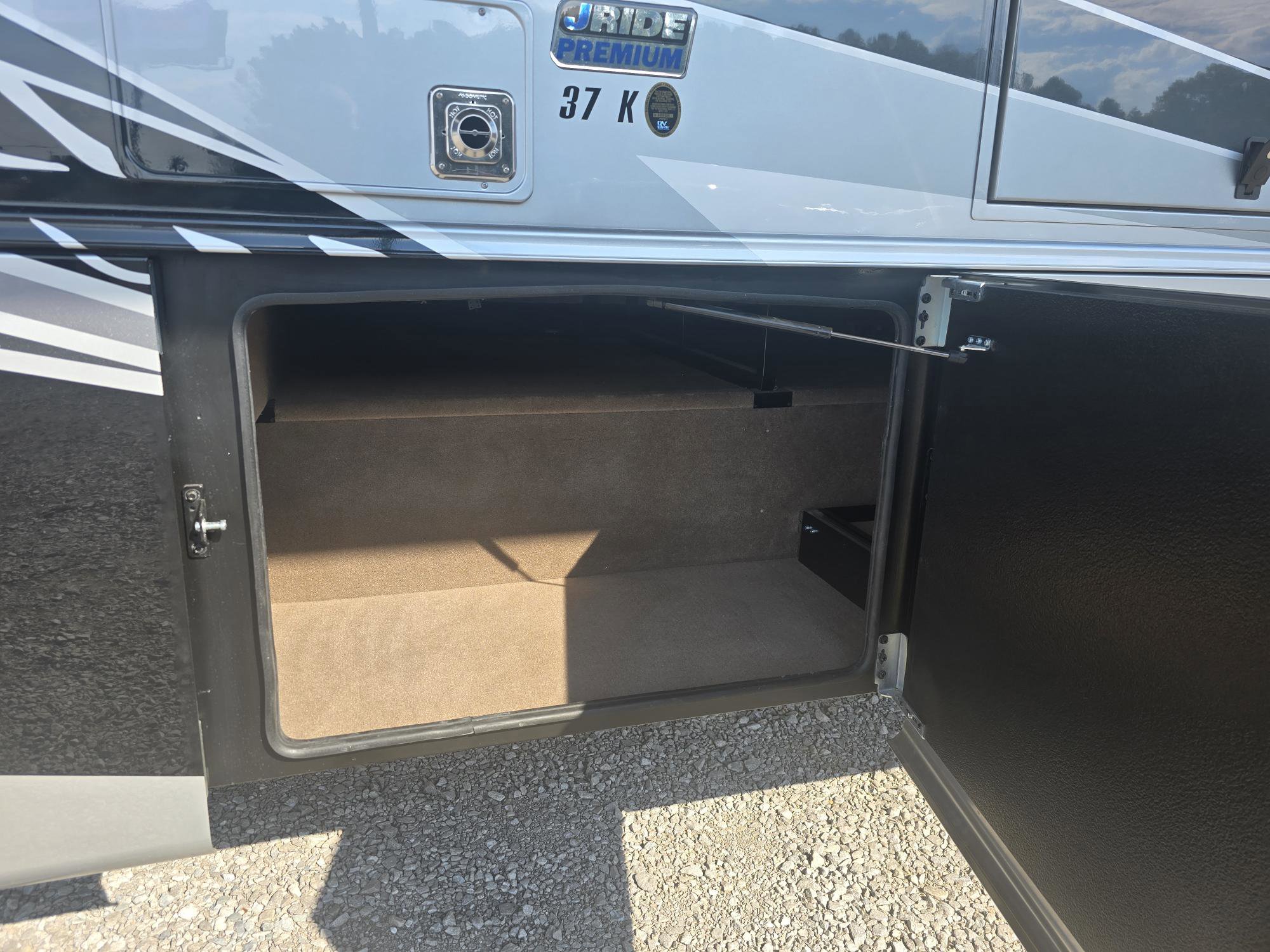 2026 JAYCO SENECA 37K - Image 13
