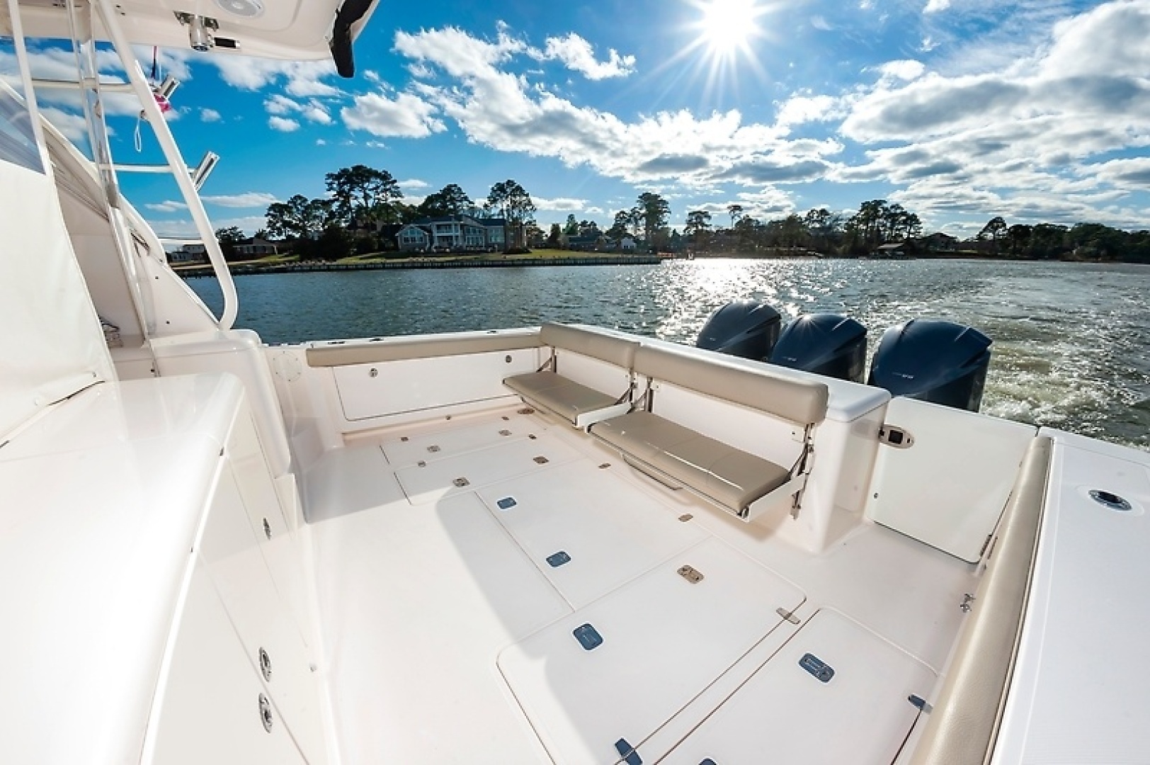 2015 PURSUIT 385 OS Base - Image 5