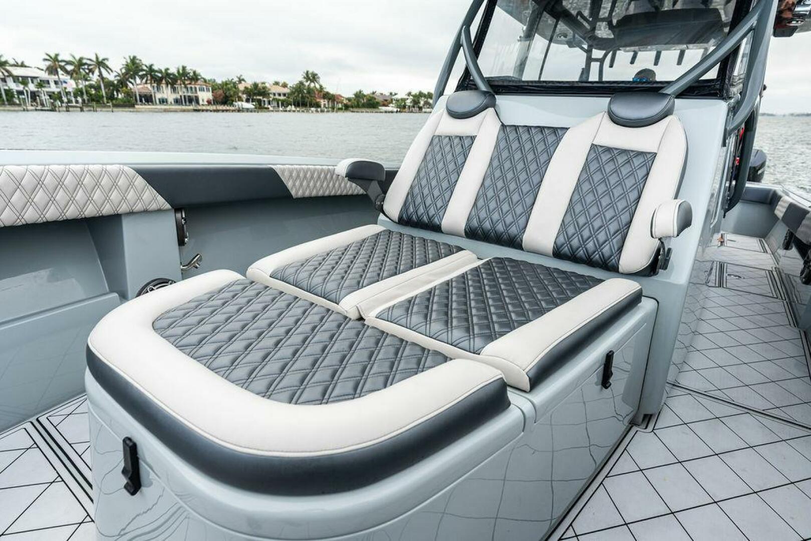 2020 Front Runner 39 CC - Image 21