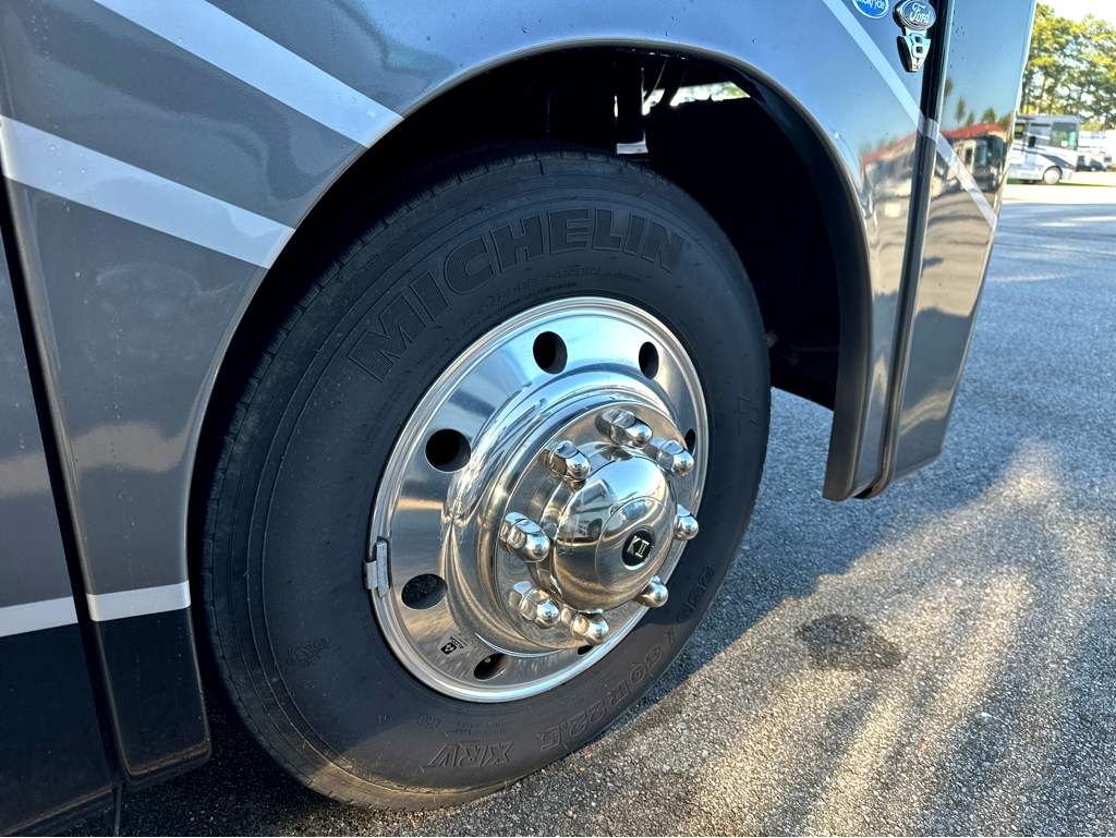 2023 THOR MOTOR COACH CHALLENGER 37DS - Image 8