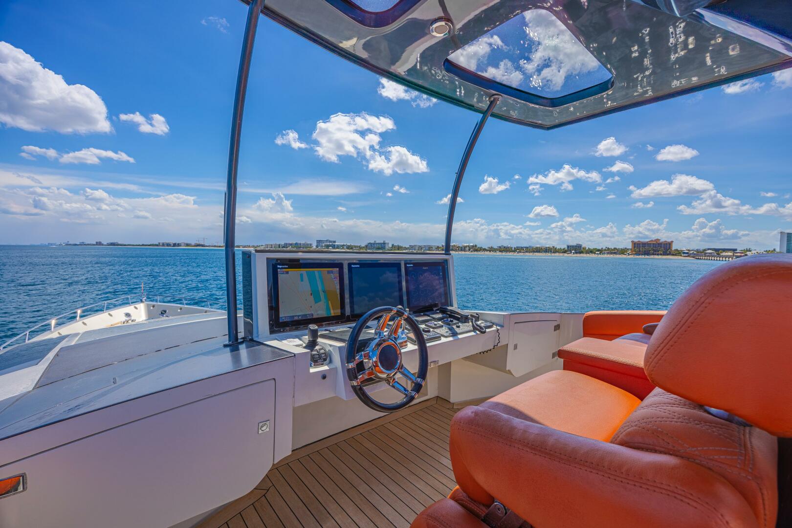 2010 Lazzara Yachts LSX 92 - Image 21