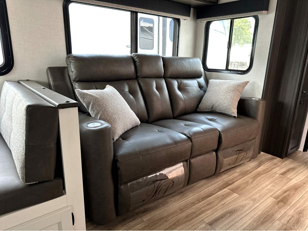 2026 VENTURE RV SPORTTREK 272VRK - Image 18
