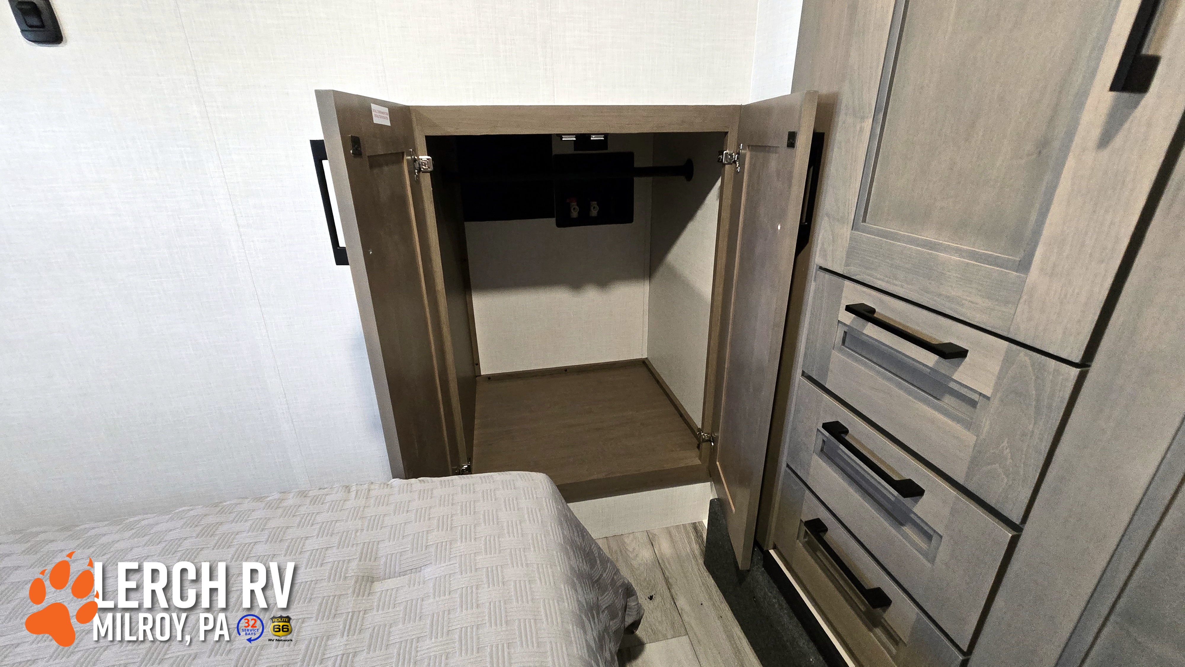 2026 KZ RV Durango HT D256RKT - Image 38
