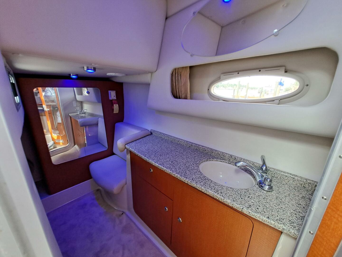 2005 Chaparral 330 Signature Cruiser - Image 12