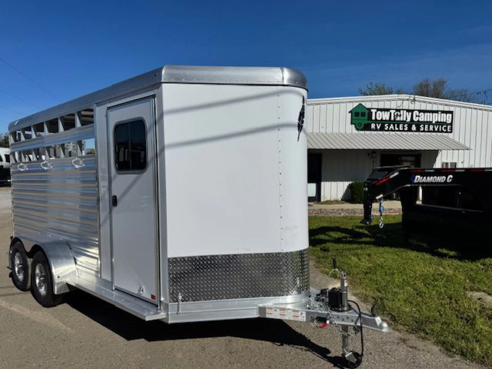 2026 FEATHERLITE FEATHERLITE 9651 3 HORSE SLANT PACKAGE B - Image 2