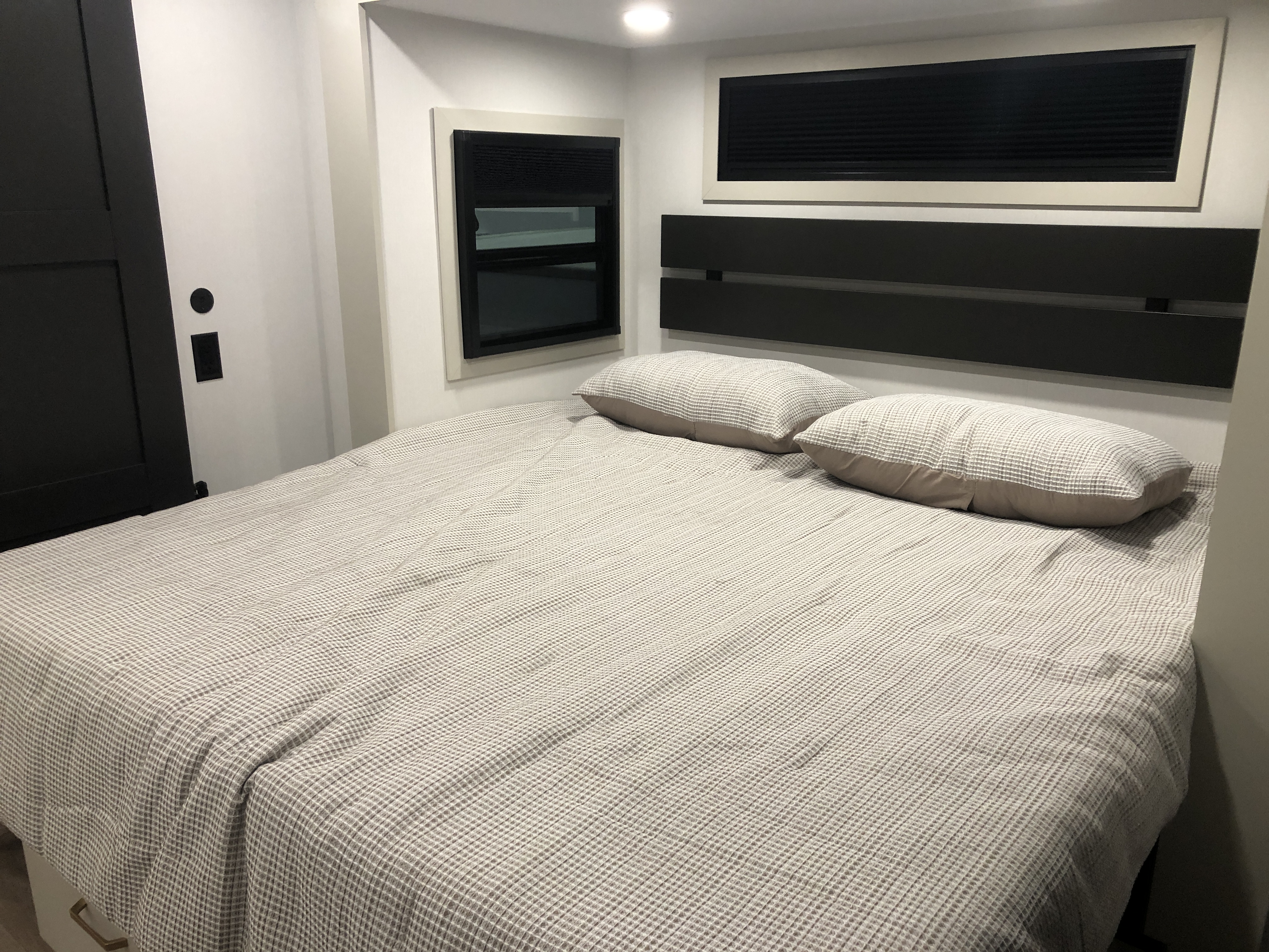 2027 Grand Design Solitude 380FL - Image 18