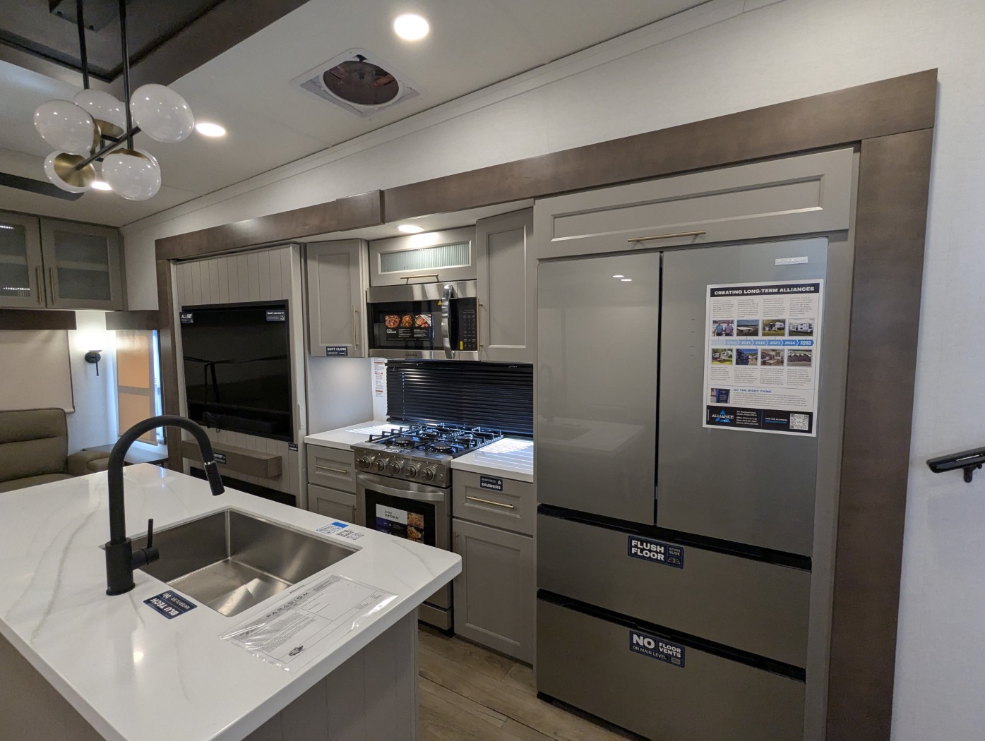2026 Alliance RV Paradigm 340RL - Image 25