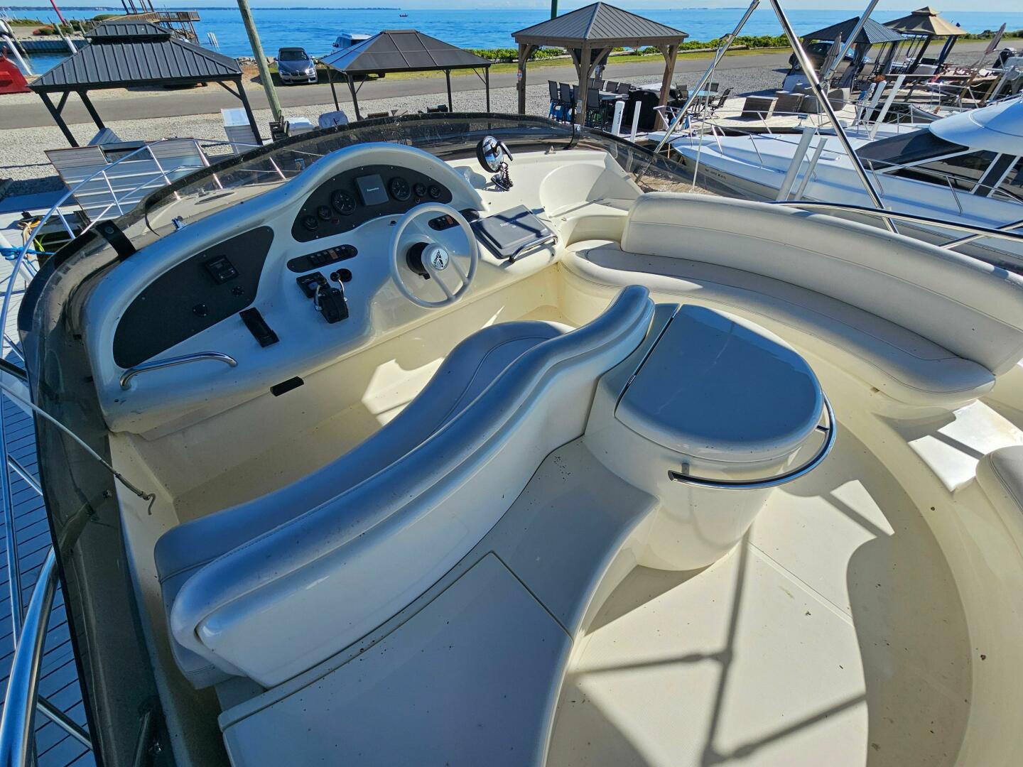 2003 Azimut 46 Motor Yacht - Image 10