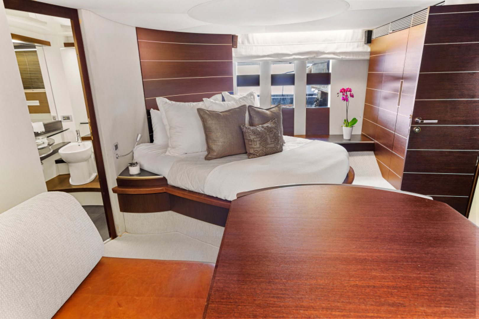 2009 Azimut 68S - Image 18