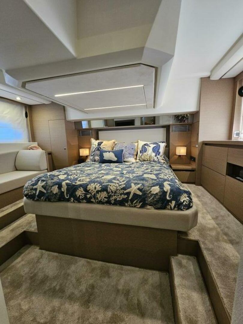 2018 Prestige 460 Fly - Image 11